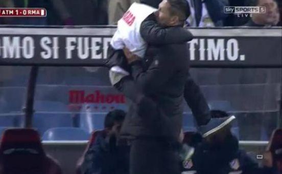 Diego Simeone Hugs Son Copa del Rey