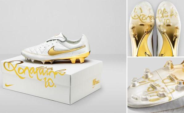 Nike Tiempo Ronaldinho Boots 2015