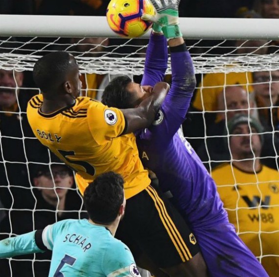 Willy Boly Dubravka Foul 2019